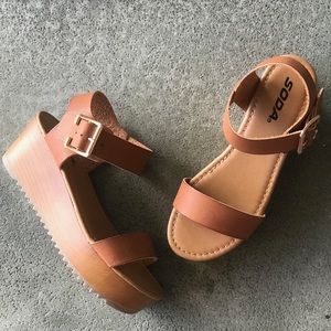 Soda Ayla Tan Flat-form Platform Sandals